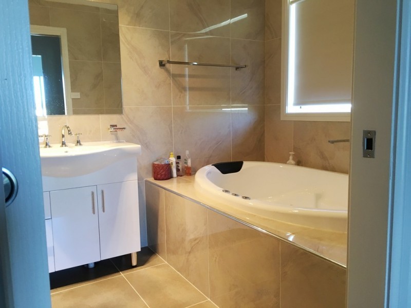 100 Hillam Drive, Griffith NSW 2680