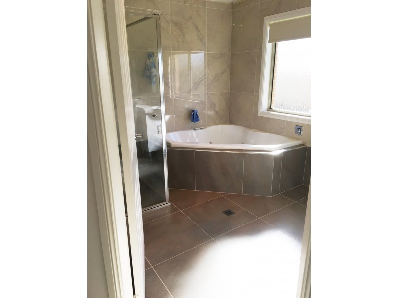 100 Hillam Drive, Griffith NSW 2680