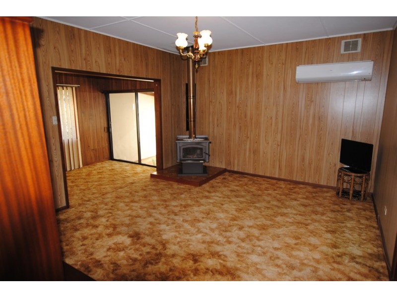 19 Kook Street, Darlington Point NSW 2706