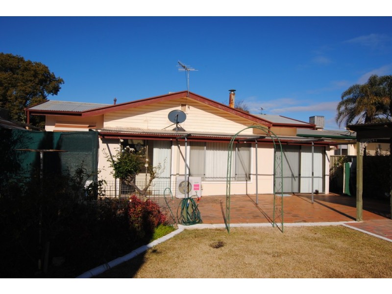 19 Kook Street, Darlington Point NSW 2706