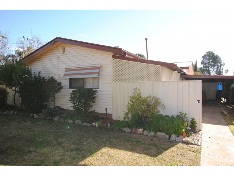 19 Kook Street, Darlington Point NSW 2706