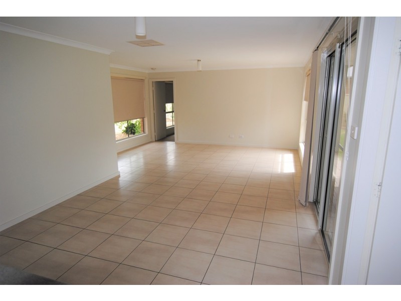 10 Gillmartin Drive, Griffith NSW 2680