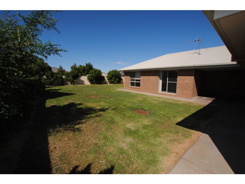 10 Gillmartin Drive, Griffith NSW 2680