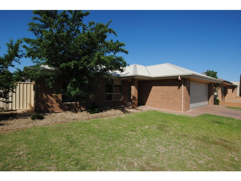 10 Gillmartin Drive, Griffith NSW 2680