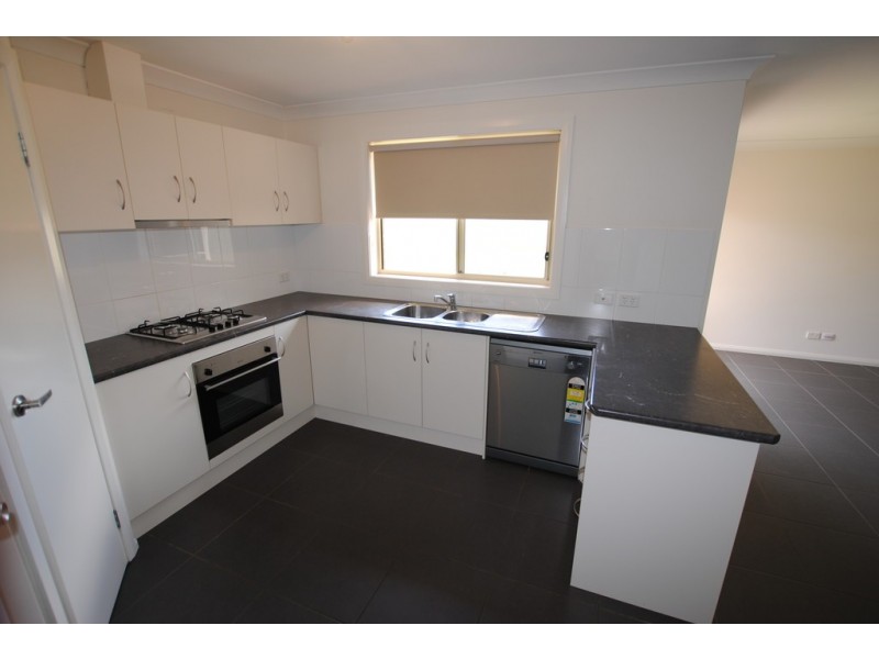 34 Gillmartin Drive, Griffith NSW 2680