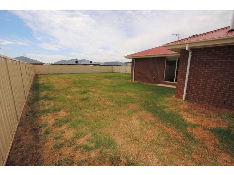 34 Gillmartin Drive, Griffith NSW 2680