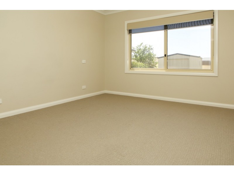 183 Clifton Boulevarde, Griffith NSW 2680