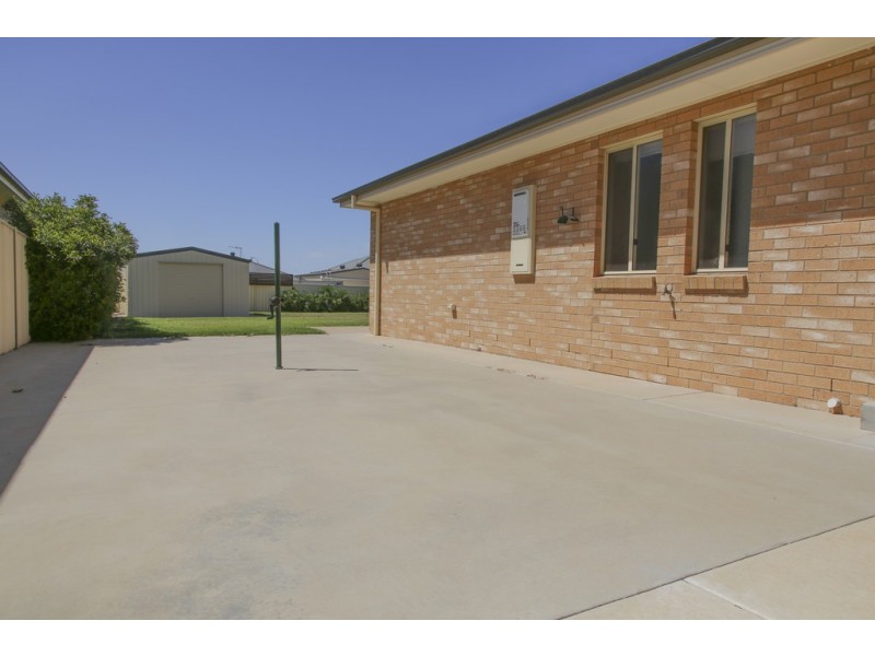 183 Clifton Boulevarde, Griffith NSW 2680