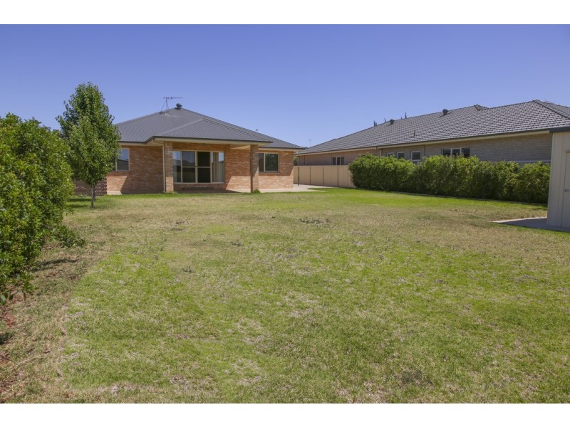 183 Clifton Boulevarde, Griffith NSW 2680