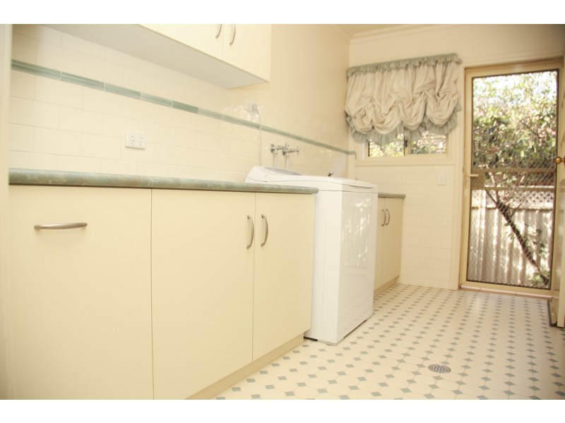 12 Powys Place, Griffith NSW 2680