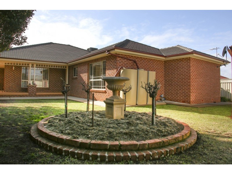 12 Powys Place, Griffith NSW 2680