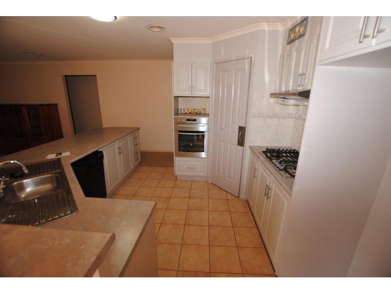 1 Dunvarleigh Crescent, Griffith NSW 2680