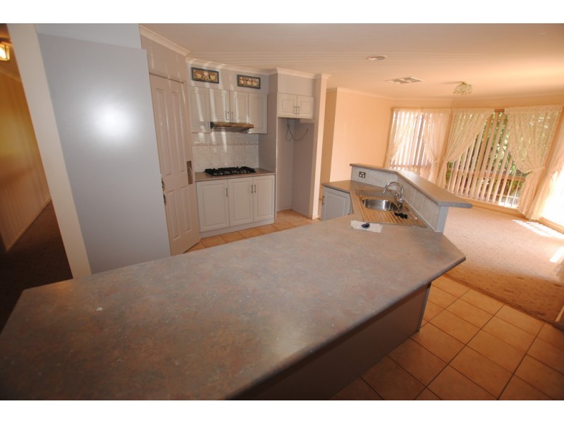 1 Dunvarleigh Crescent, Griffith NSW 2680