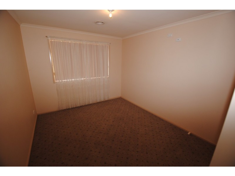 1 Dunvarleigh Crescent, Griffith NSW 2680