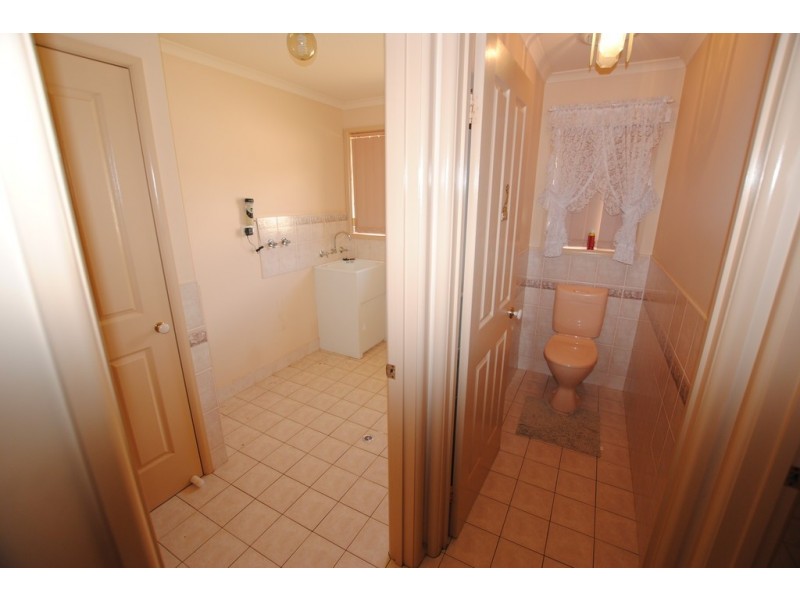 1 Dunvarleigh Crescent, Griffith NSW 2680