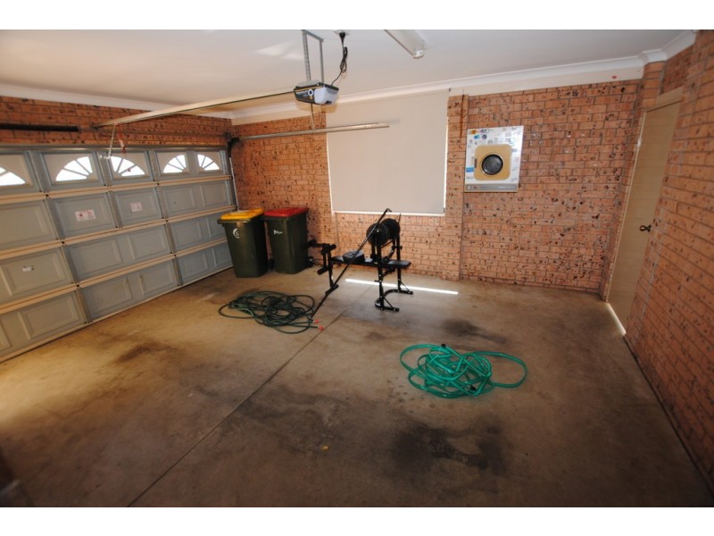 1 Dunvarleigh Crescent, Griffith NSW 2680