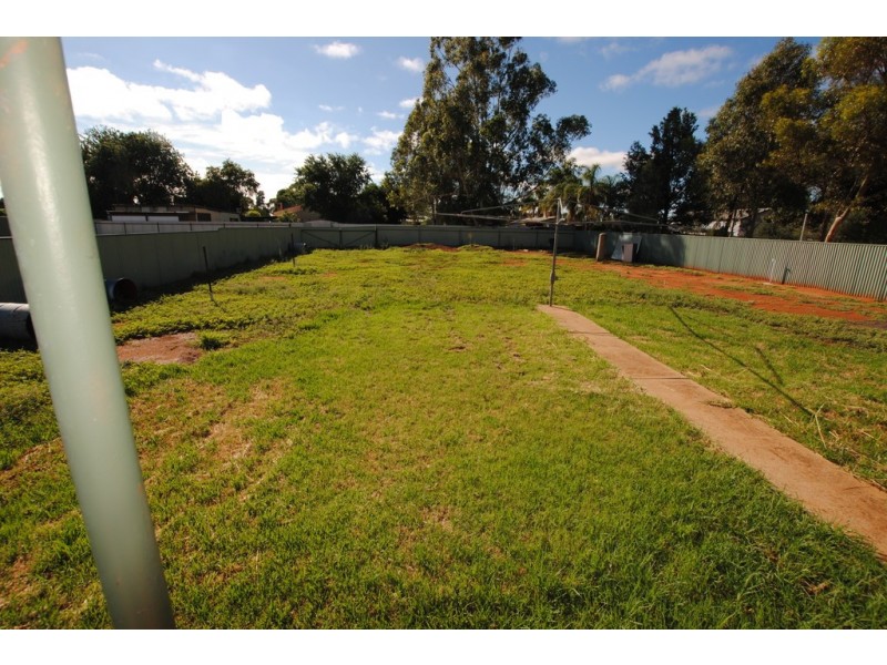 17 Bunyip Street, Goolgowi NSW 2652