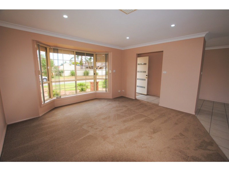 17 Mandalay Drive, Griffith NSW 2680