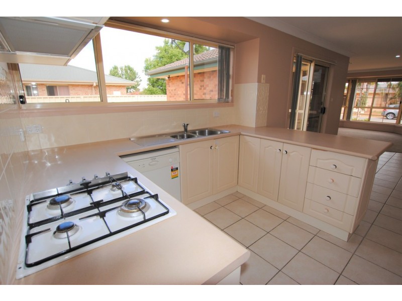 17 Mandalay Drive, Griffith NSW 2680