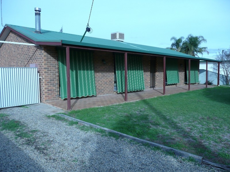 12 Chant Street, Darlington Point NSW 2706