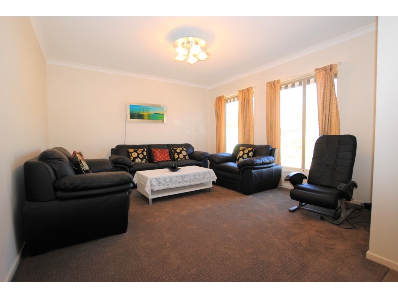 79 Clifton Boulevard, Griffith NSW 2680