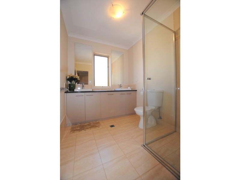 79 Clifton Boulevard, Griffith NSW 2680