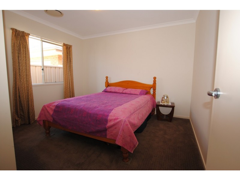 79 Clifton Boulevard, Griffith NSW 2680
