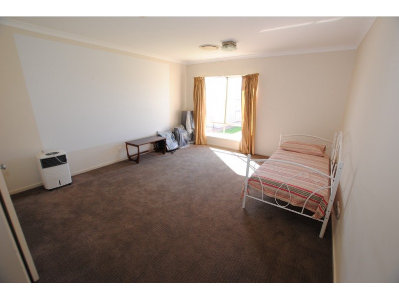 79 Clifton Boulevard, Griffith NSW 2680