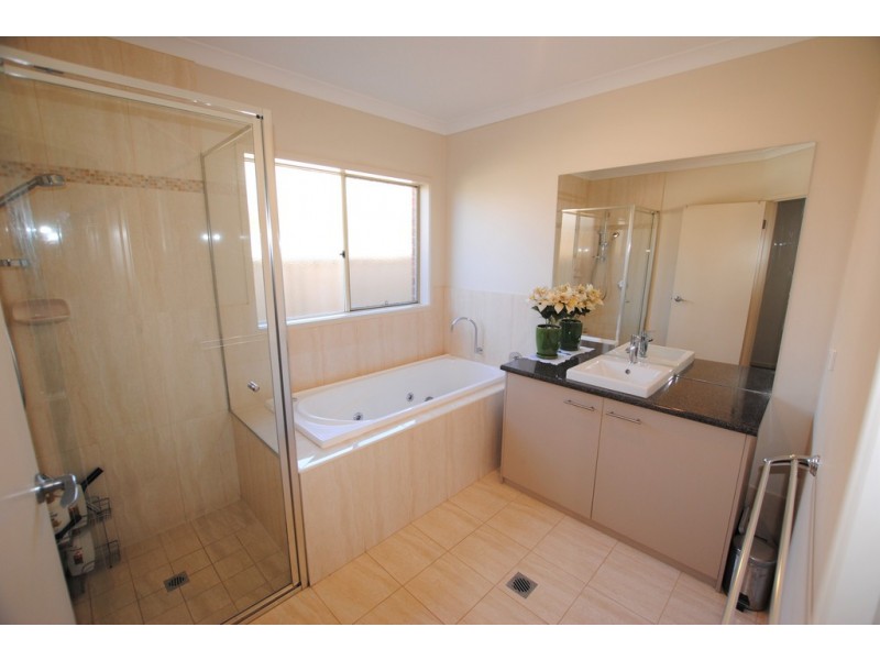 79 Clifton Boulevard, Griffith NSW 2680