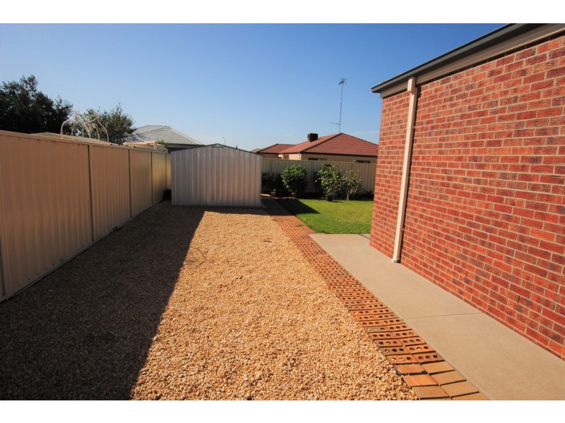 79 Clifton Boulevard, Griffith NSW 2680