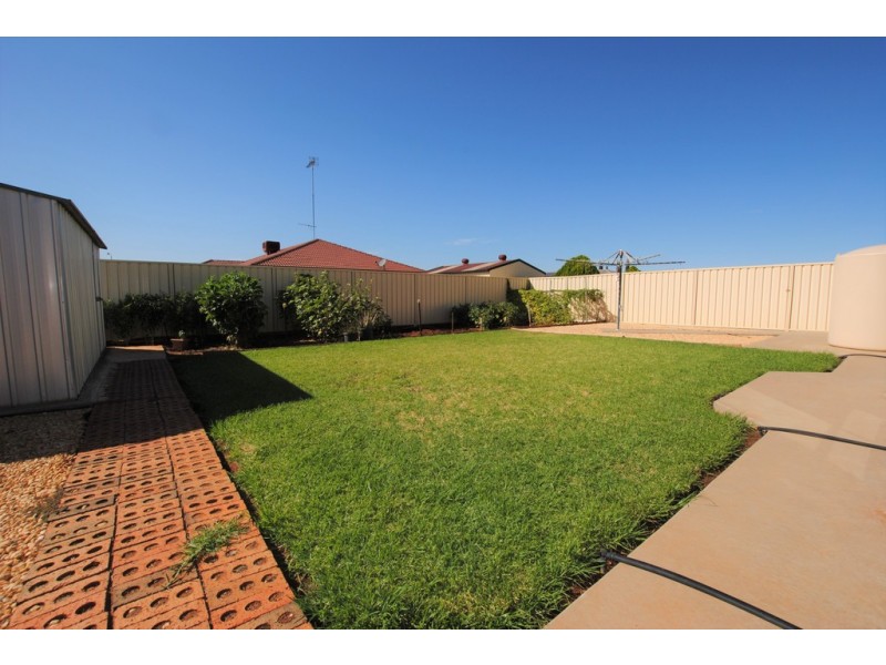 79 Clifton Boulevard, Griffith NSW 2680