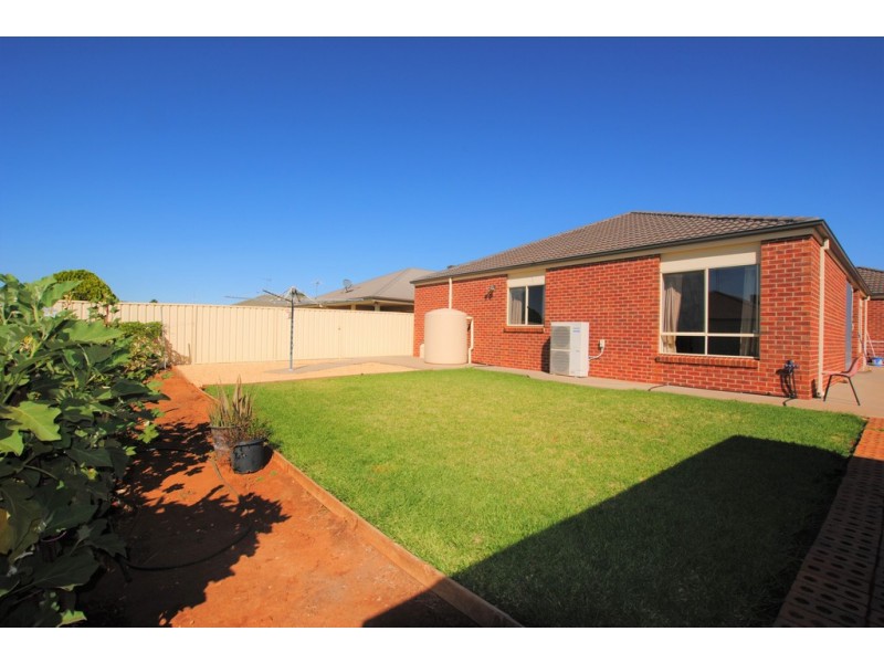 79 Clifton Boulevard, Griffith NSW 2680