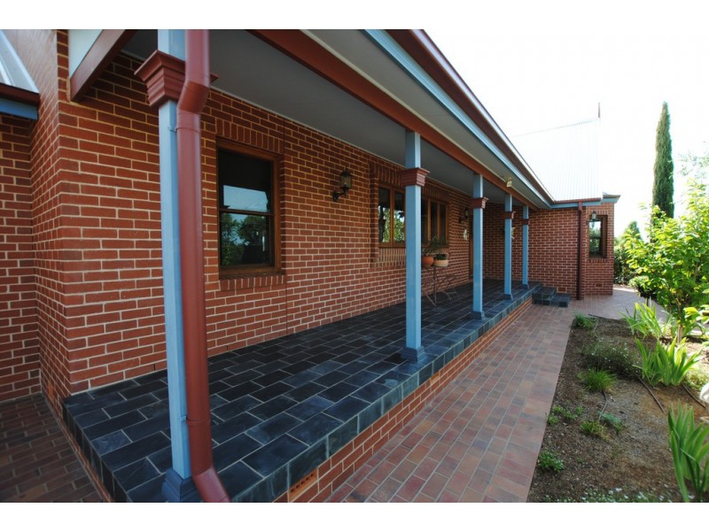 7 Calabria Road, Griffith NSW 2680