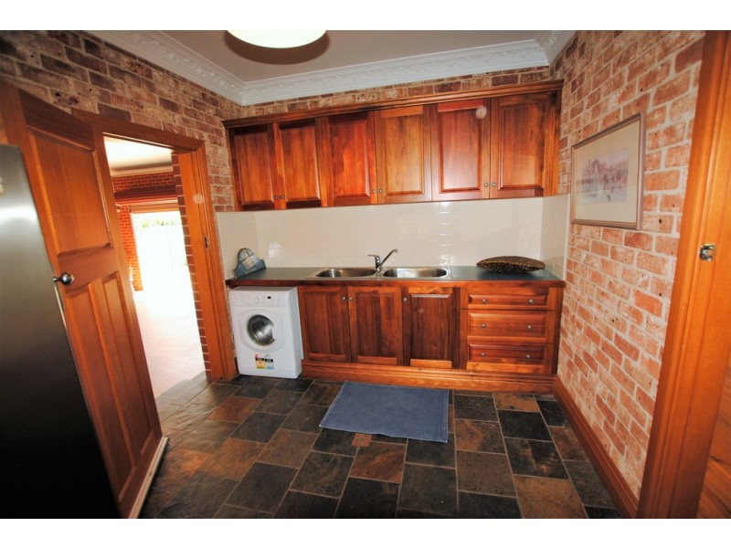 7 Calabria Road, Griffith NSW 2680