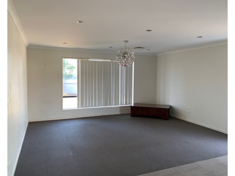 7 ROVERE PLACE, Griffith NSW 2680