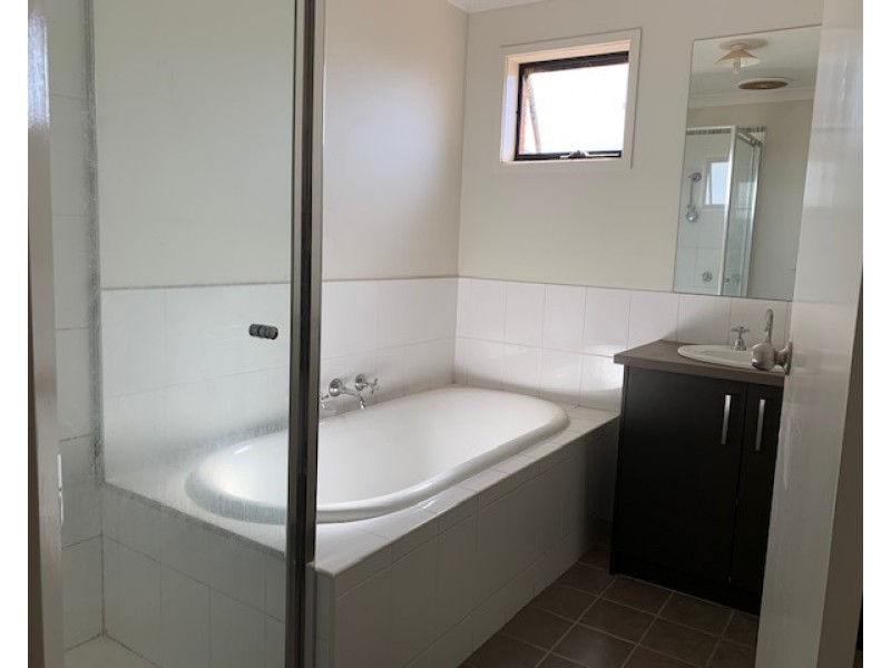 7 ROVERE PLACE, Griffith NSW 2680