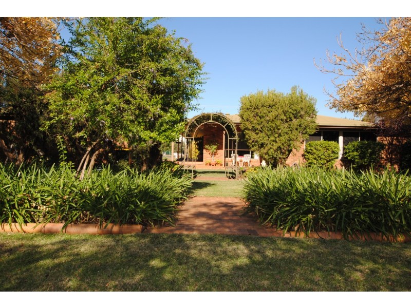 1186 Walla Avenue, Griffith NSW 2680