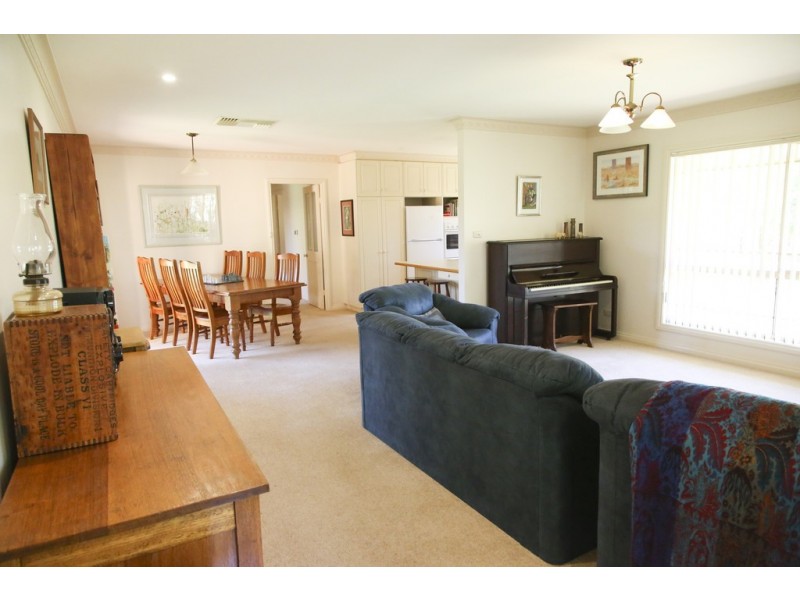 1186 Walla Avenue, Griffith NSW 2680