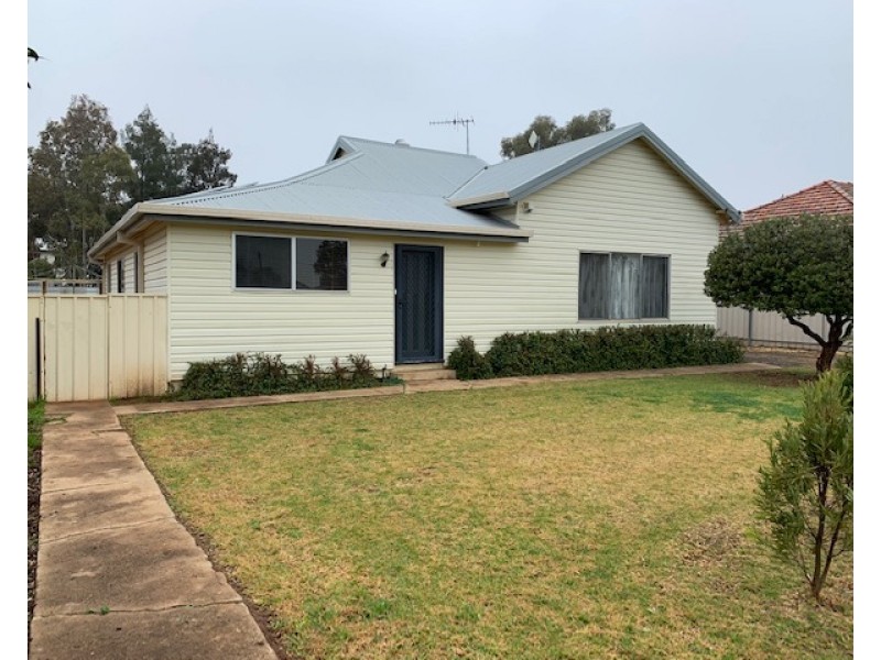 11 PARK STREET, Yenda NSW 2681