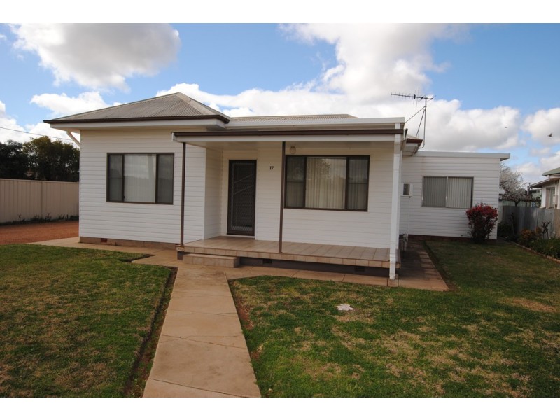 17 Hebden Street, Yoogali NSW 2680
