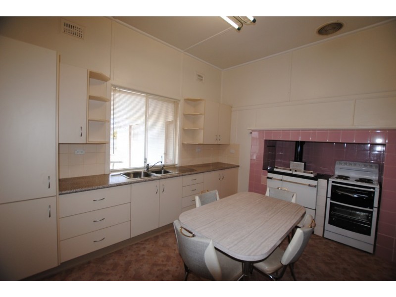 17 Hebden Street, Yoogali NSW 2680