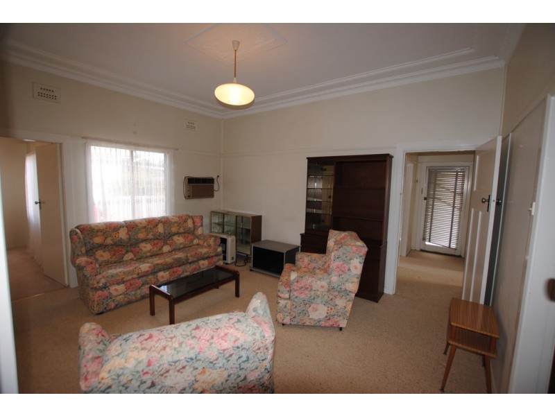 17 Hebden Street, Yoogali NSW 2680