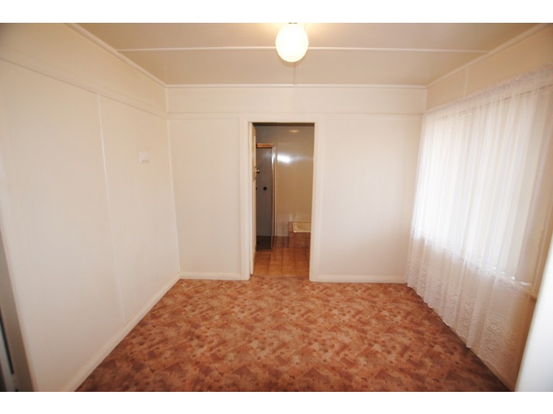 17 Hebden Street, Yoogali NSW 2680