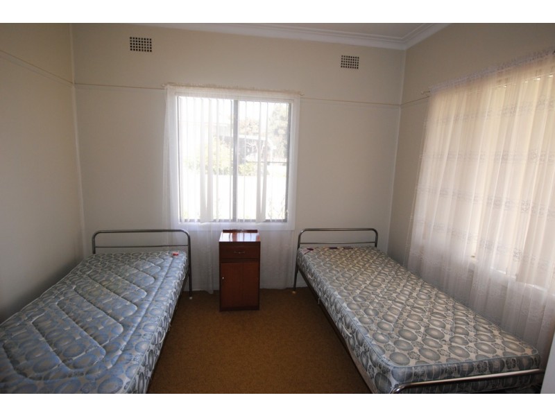 17 Hebden Street, Yoogali NSW 2680