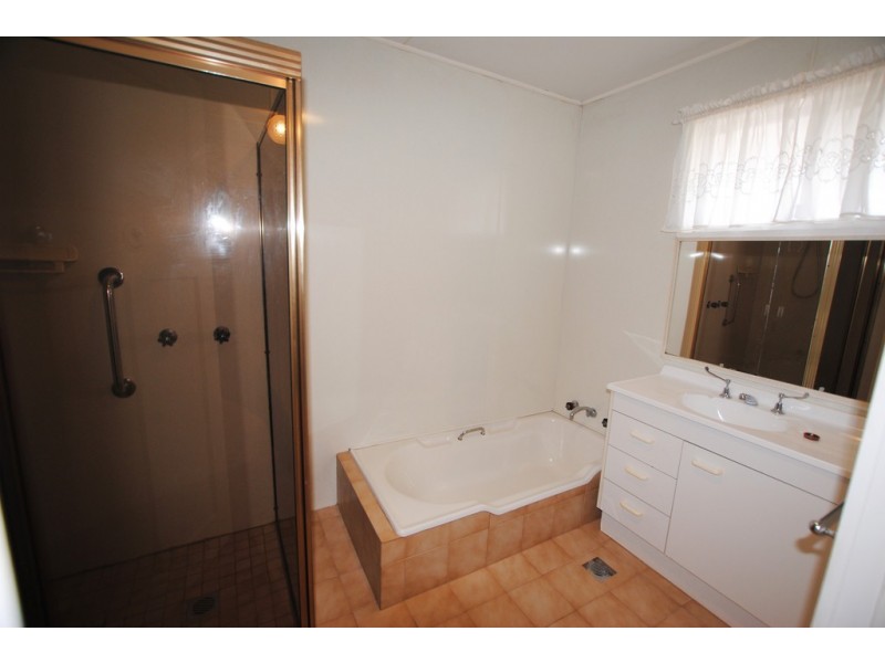 17 Hebden Street, Yoogali NSW 2680