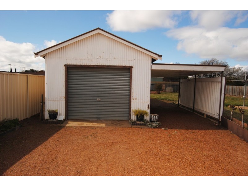 17 Hebden Street, Yoogali NSW 2680