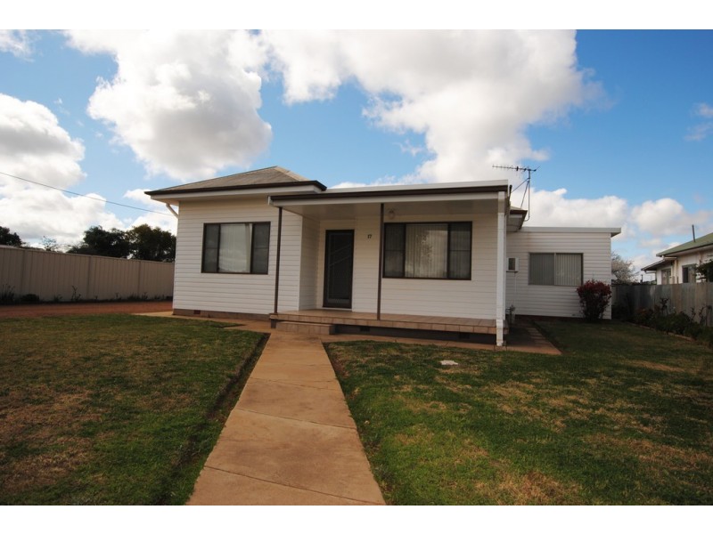 17 Hebden Street, Yoogali NSW 2680