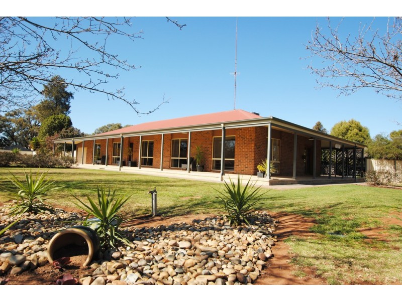 2-4 Moore Street, Hillston NSW 2675