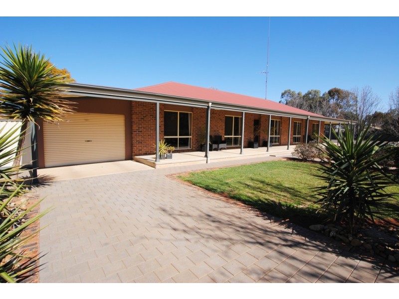 2-4 Moore Street, Hillston NSW 2675