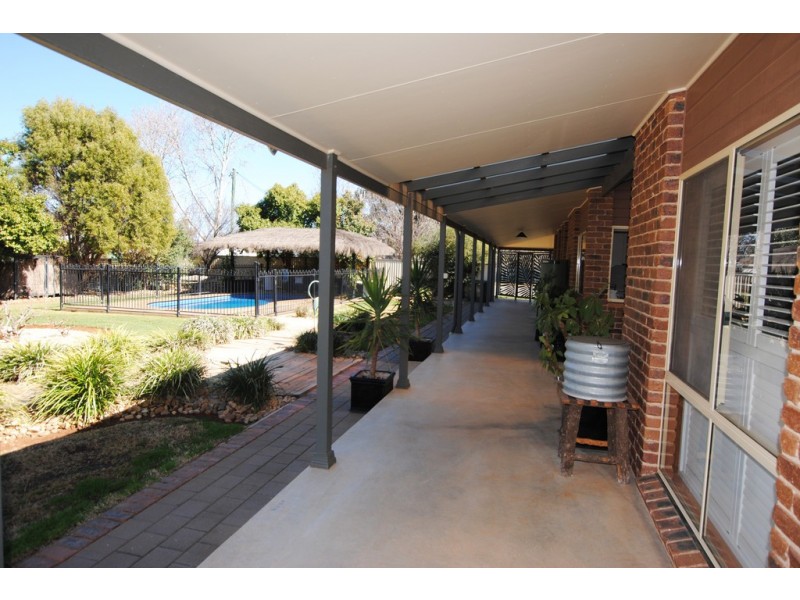 2-4 Moore Street, Hillston NSW 2675
